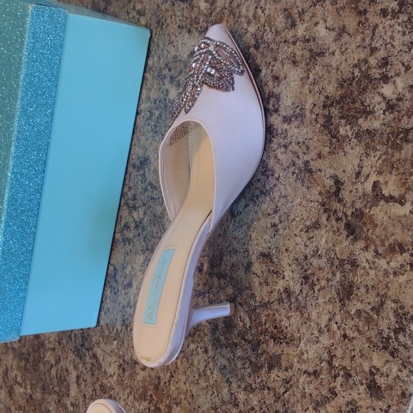 Blue By Betsy Johnson Blush Coset Embellished Heeled Wedding Mules size 7.5 - Picture 7 of 16